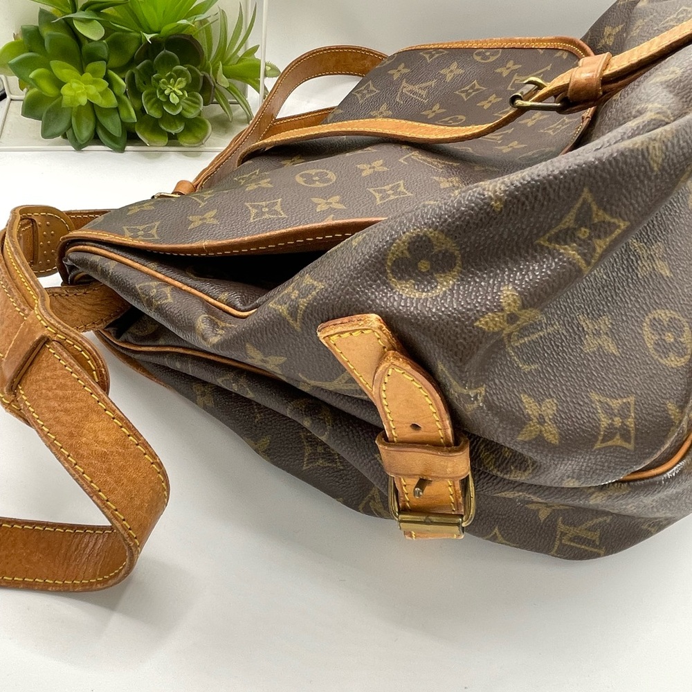 AUTHENTIC Louis Vuitton Monogram Saumur 43 - Picture 10 of 15